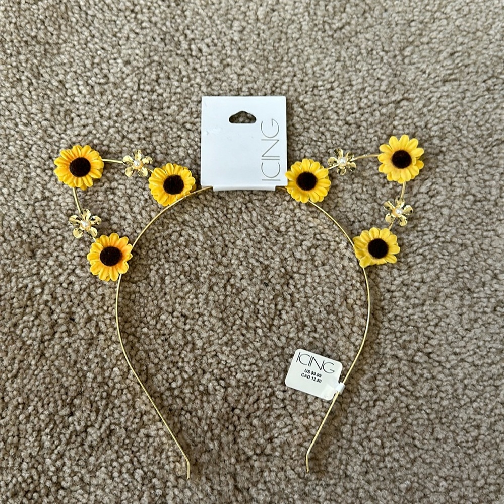 A cute headband in the brand icing